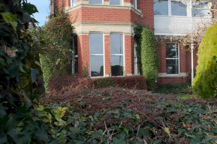 2 Bedroom Flat To Rent In Friars Road, Barry, Vale Of Glamorgan, CF62