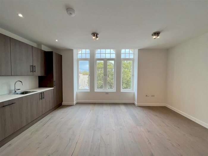 2 Bedroom Flat To Rent In Frobisher Road, London, N8