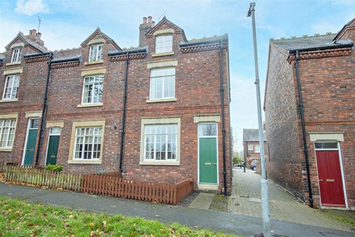3 Bedroom Terraced House For Sale In New Bolsover, Bolsover, Chesterfield, S44