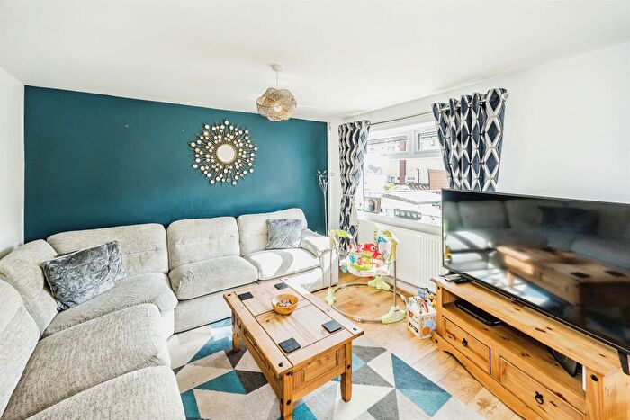 3 Bedroom End Of Terrace House For Sale In Dudley Crescent, Halifax, HX2