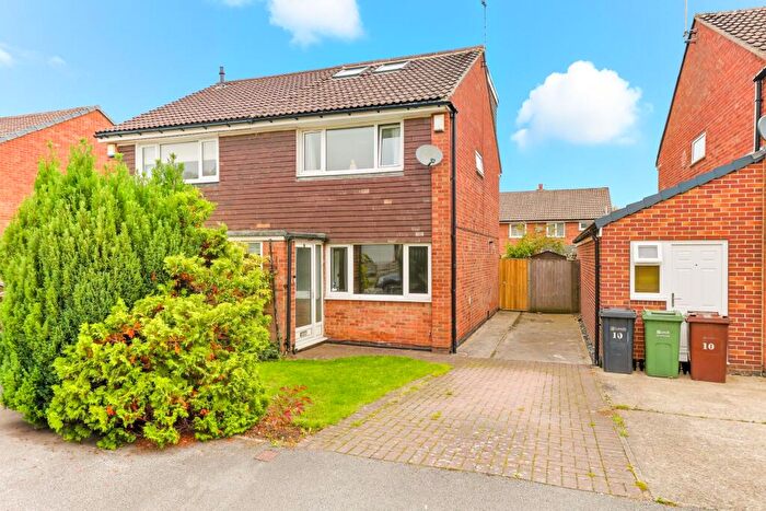 3 Bedroom Semi-Detached House For Sale In Birkdale Way, Leeds, LS17