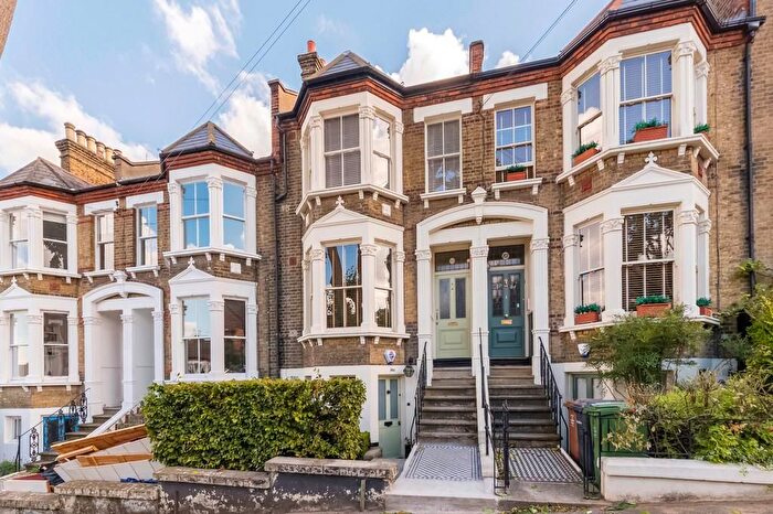 2 Bedroom Flat To Rent In Waller Road, London, SE14