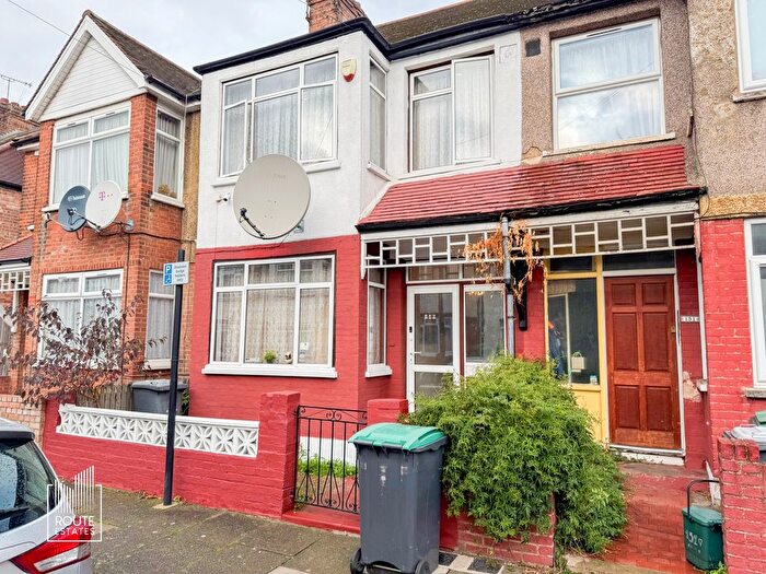 3 Bedroom Terraced House For Sale In Seymour Avenue, Haringey, N17