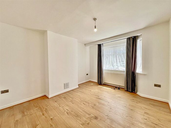 2 Bedroom Maisonette To Rent In Elmcroft Close, Feltham, TW14