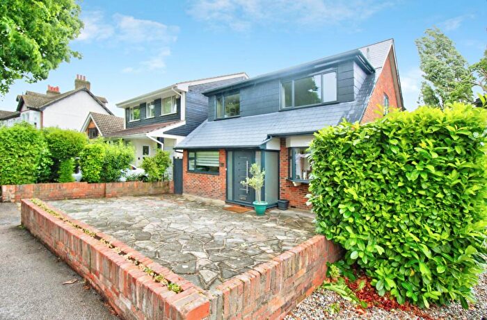 4 Bedroom Detached House For Sale In Kingston Road, Romford, RM1