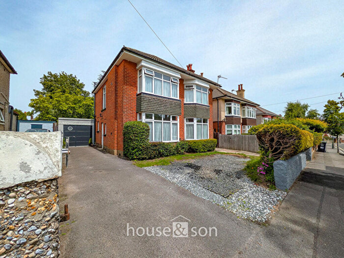 4 Bedroom Detached House For Sale In Firs Glen Road, Bournemouth, BH9