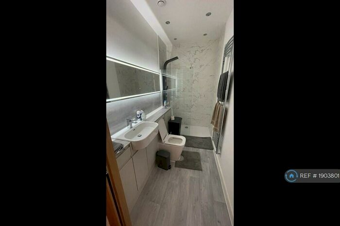 2 Bedroom Flat To Rent In Northfleet, Dartford - Kent, DA11