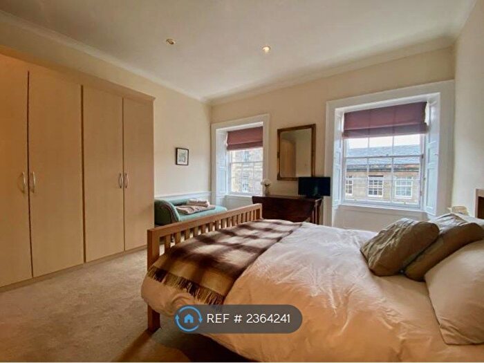 3 Bedroom Flat To Rent In St. Stephen Street, Edinburgh, EH3