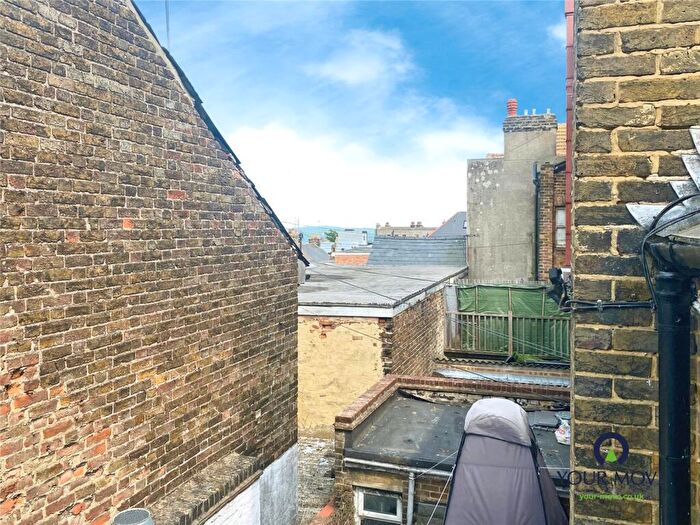 1 Bedroom Flat To Rent In Thanet Road, Broadstairs, Kent, CT10