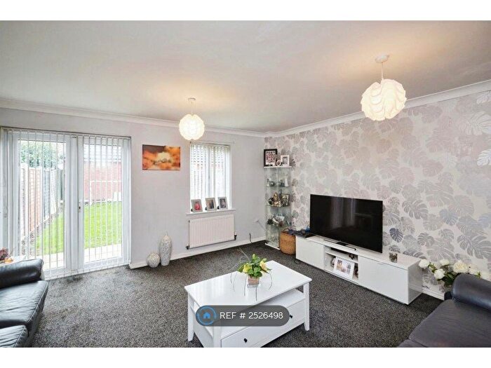 4 Bedroom Semi-Detached House To Rent In Kitegreen Close, Chelmsley Wood, B37