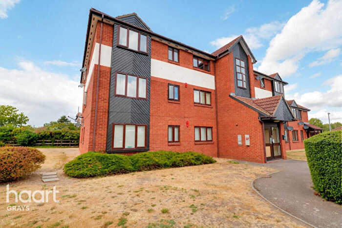 2 Bedroom Flat For Sale In Brimfield Road, Purfleet, RM19