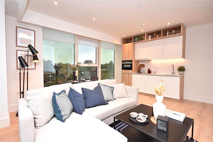 1 Bedroom Flat To Rent In Virginia House, Walton Street, HP21