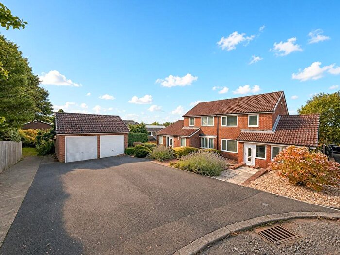 3 Bedroom Semi-Detached House For Sale In Ravenscar Close, Whickham, Newcastle Upon Tyne, NE16