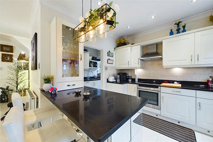 4 Bedroom Detached House To Rent In Owlsmoor Road, Owlsmoor, Sandhurst, Berkshire, GU47