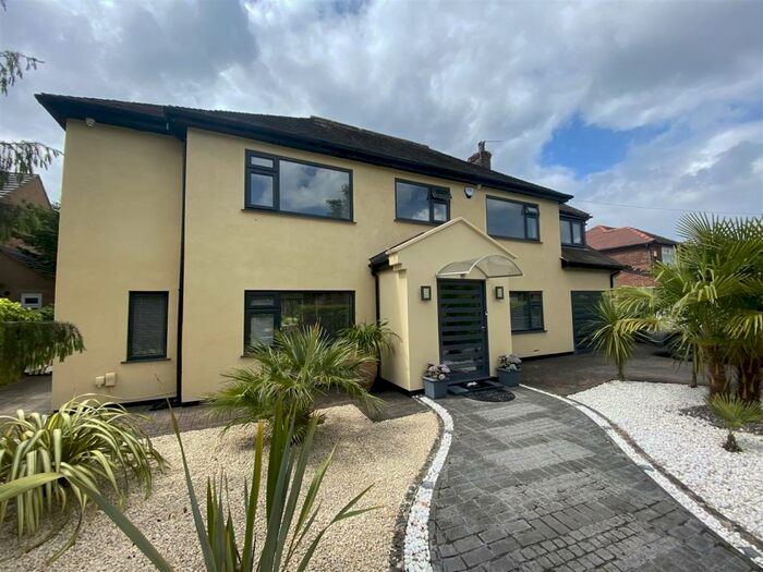 5 Bedroom Detached House To Rent In Beeston Road, Sale, M33