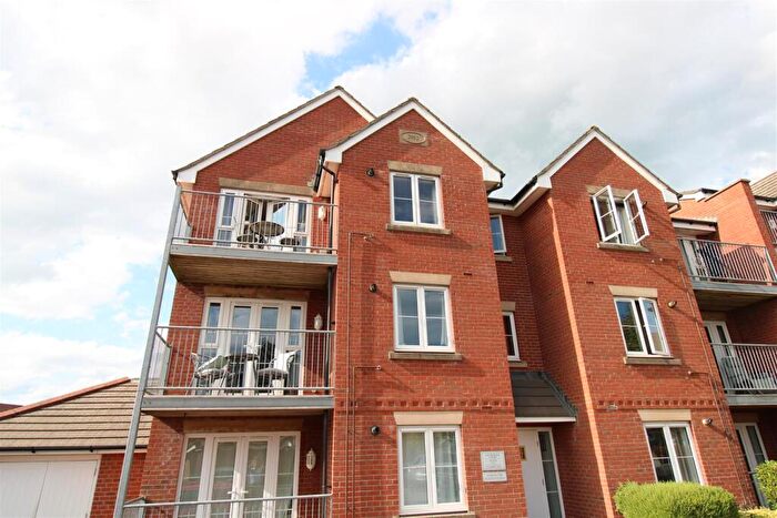 1 Bedroom Apartment For Sale In Albert Way, East Cowes, PO32