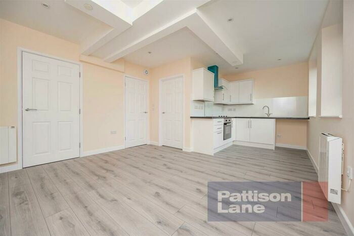 2 Bedroom Flat To Rent In Station Road, Kettering, NN15