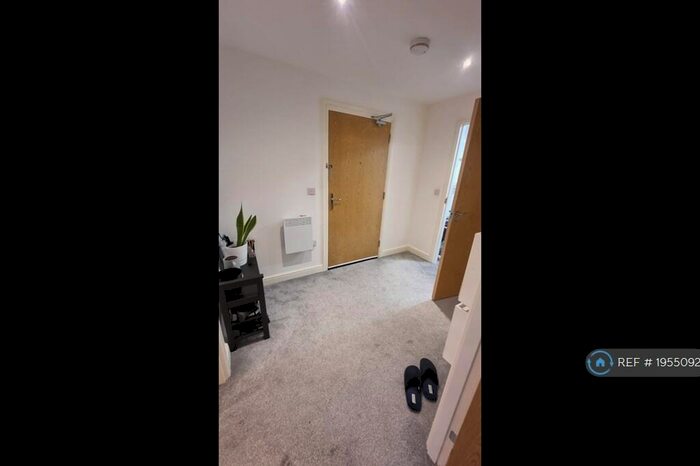 2 Bedroom Flat To Rent In Whitchurch Lane, Bristol, BS14