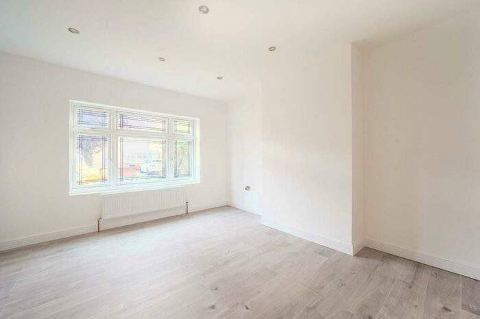 5 Bedroom Semi-Detached House To Rent In Gants Hill, Newbury Park, Ilford, IG2