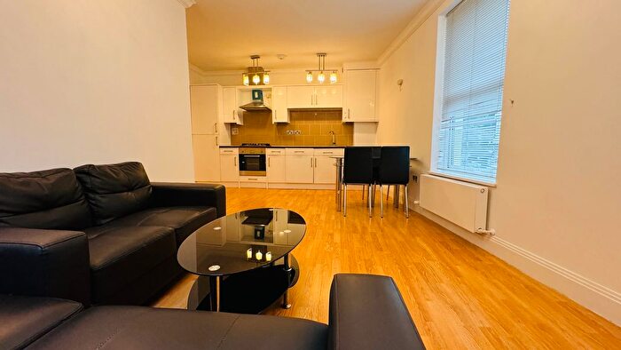 2 Bedroom Flat To Rent In Meyrick Road, London, SW11