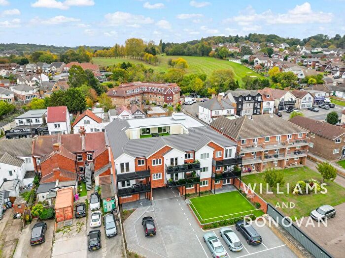2 Bedroom Apartment For Sale In High Road, South Benfleet, SS7