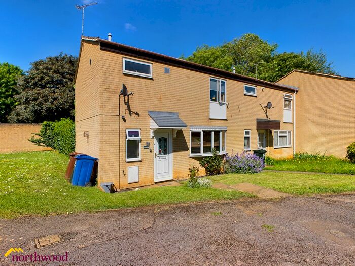 3 Bedroom End Of Terrace House To Rent In Beaumaris Close, Banbury, OX16