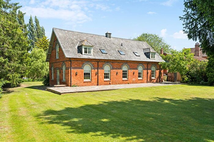 3 Bedroom Property For Sale In Mill Street, Newport Pagnell, MK16