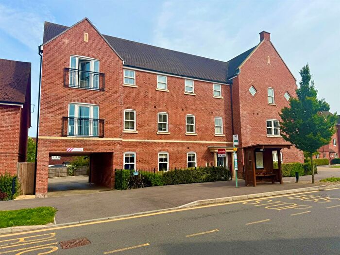 2 Bedroom Flat To Rent In Webber Street, Horley, RH6