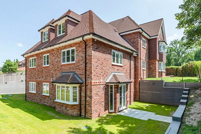 2 Bedroom Apartment To Rent In West Byfleet, Surrey, KT14