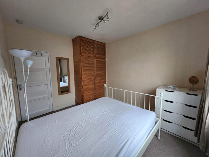 2 Bedroom Flat To Rent In Bed Flat/St. John Street, London, EC1R