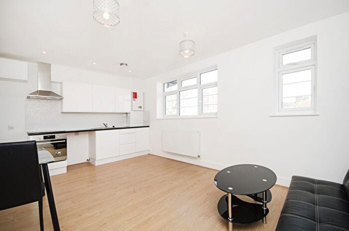 1 Bedroom Flat To Rent In The Crest, Hendon, London, NW4