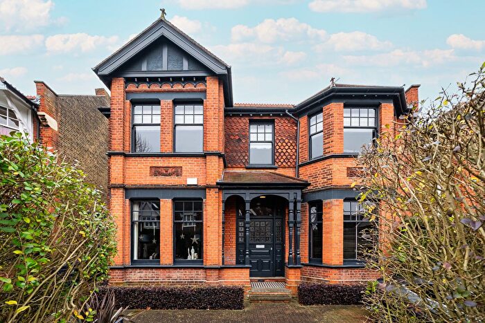 5 Bedroom Detached House For Sale In Marchwood Crescent, Ealing, W5
