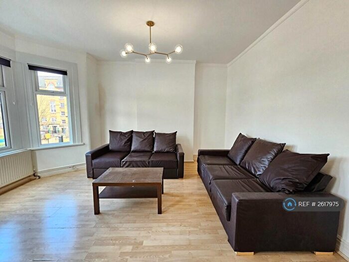 2 Bedroom Flat To Rent In Bounds Green, London, N11