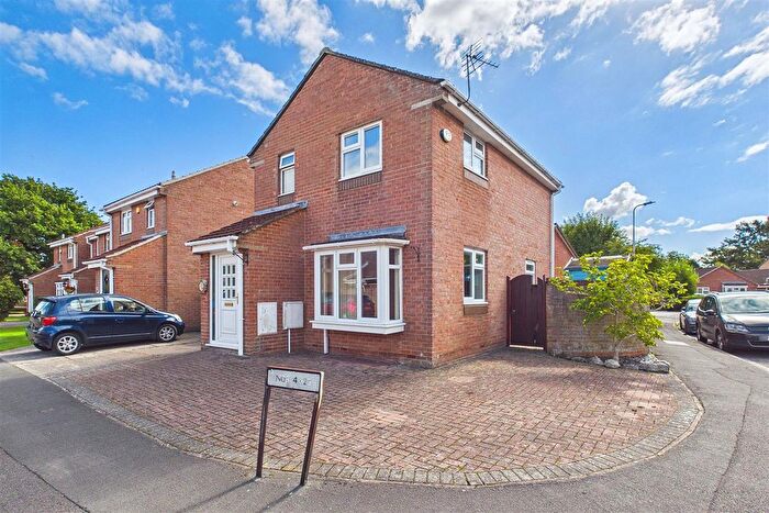 3 Bedroom Link Detached House For Sale In Sercombe Park, Clevedon, BS21