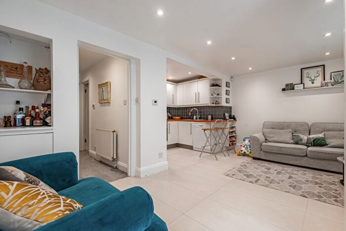 2 Bedroom Maisonette To Rent In Ferndale Road, London, SW4