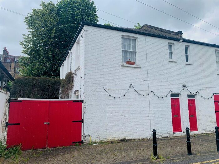 1 Bedroom Flat To Rent In Clarence Mews, London, E5