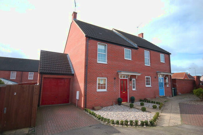 3 Bedroom Semi-Detached House To Rent In Birch Covert, Thetford, IP24