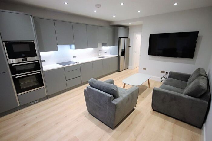 2 Bedroom Flat To Rent In Clyde Road, West Didsbury., M20