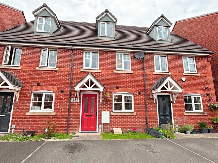 3 Bedroom Town House For Sale In Gort Way, Heywood, Greater Manchester, OL10
