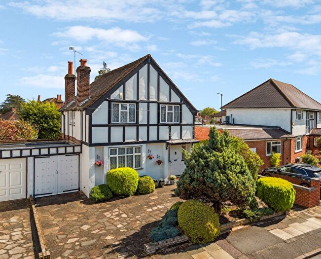 4 Bedroom Link Detached House For Sale In Rochester Drive, Pinner, HA5