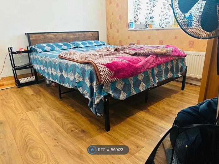 3 Bedroom Maisonette To Rent In Cambria Close, Hounslow, TW3