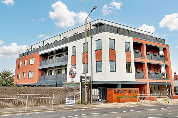 3 Bedroom Flat For Sale In High Road, Chigwell, IG7