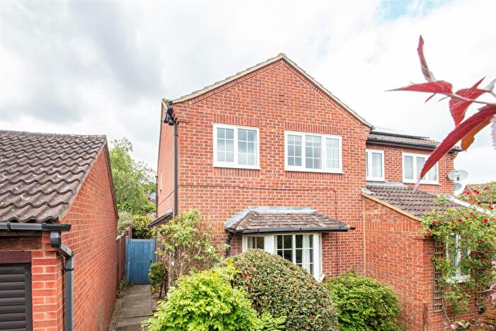 3 Bedroom House To Rent In Vyne Crescent, Great Holm, Milton Keynes, MK8