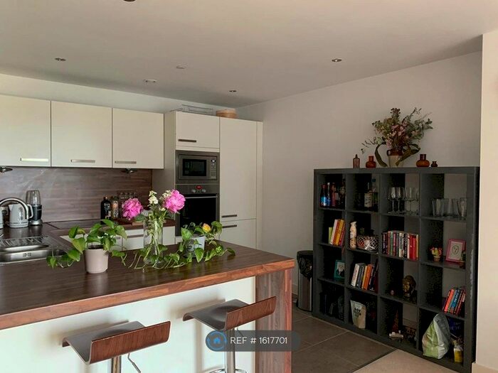 2 Bedroom Flat To Rent In Cypress Place, Manchester, M4