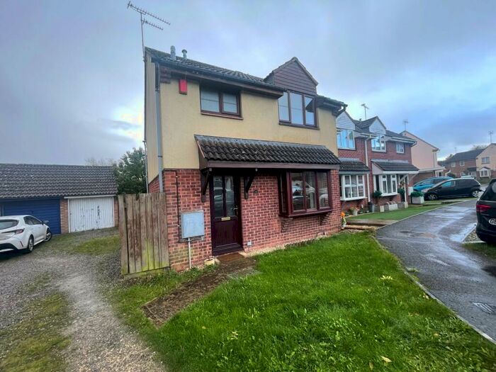 3 Bedroom House To Rent In Woollaton Close, Grange Park, SN5