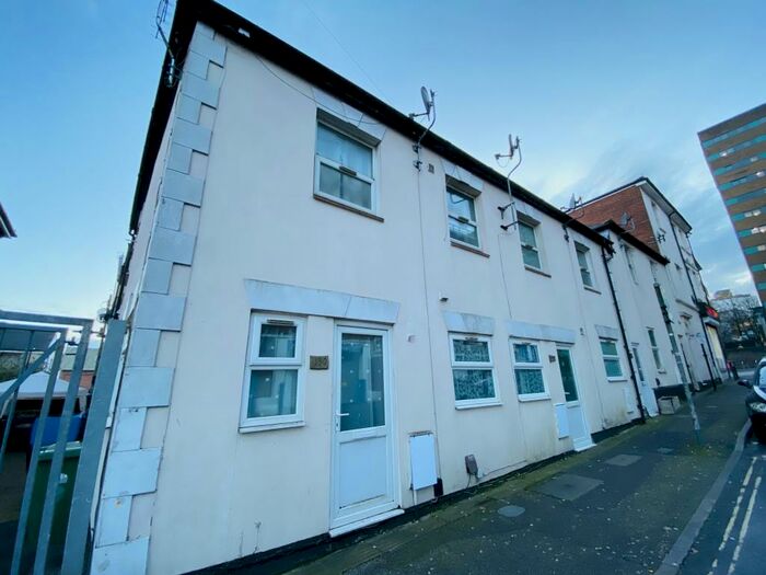 1 Bedroom House To Rent In Graham Road, SO14