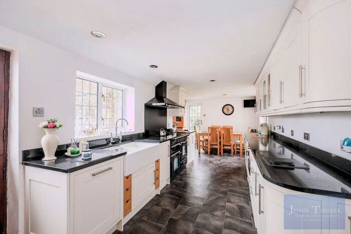4 Bedroom Detached House For Sale In New Road, Lambourne End, Romford, RM4