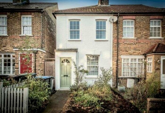 2 Bedroom End Of Terrace House To Rent In Chelmsford Road, Southgate, N14