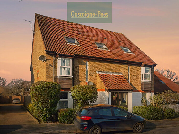 1 Bedroom Flat To Rent In Colburn Crescent, Guildford, GU4