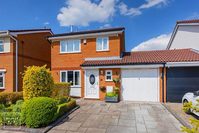 3 Bedroom Link Detached House For Sale In Turnberry Close, Astley, M29